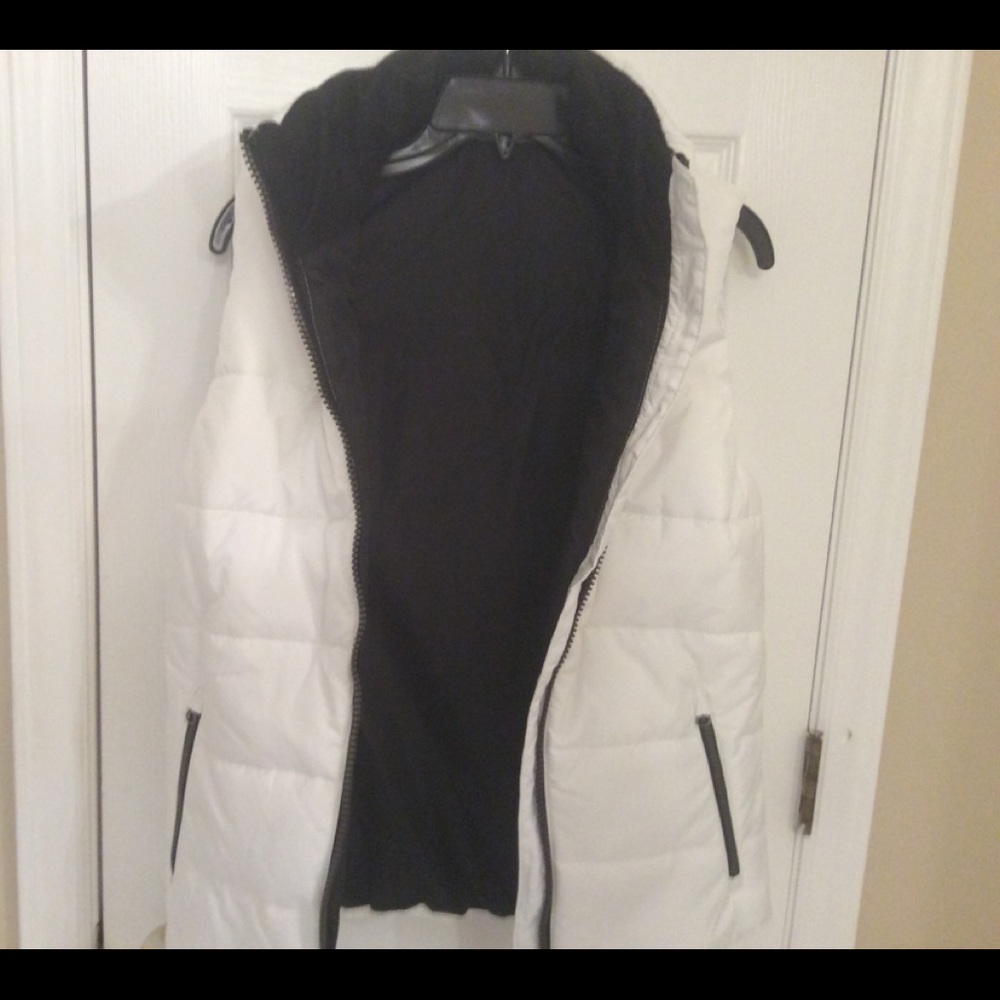 Just Reduced Free Country White Puffer Vest. FREE SHIPPING! - Picture 3 of 5